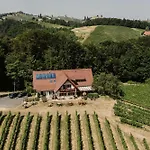 Gaestezimmer & Weingut Gamser