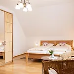 Gaestezimmer & Weingut Gamser Alojamento de Acomodação e Pequeno-almoço 3*