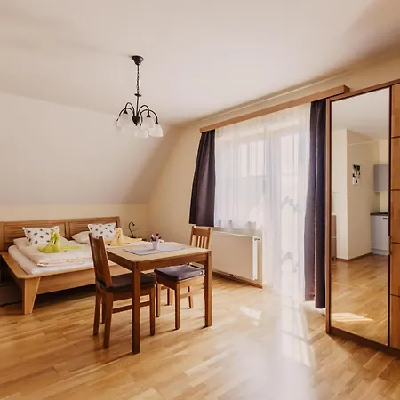 Gaestezimmer & Weingut Gamser Bed & Breakfast 3*