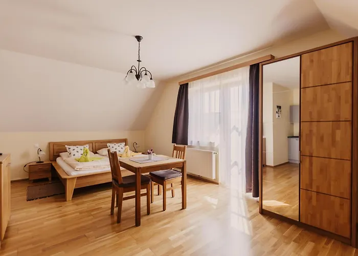 Gaestezimmer & Weingut Gamser Bed and Breakfast 3*