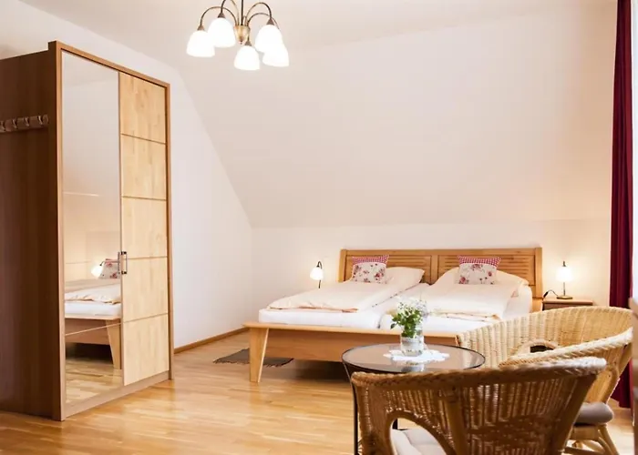 Gaestezimmer & Weingut Gamser Bed & Breakfast 3*